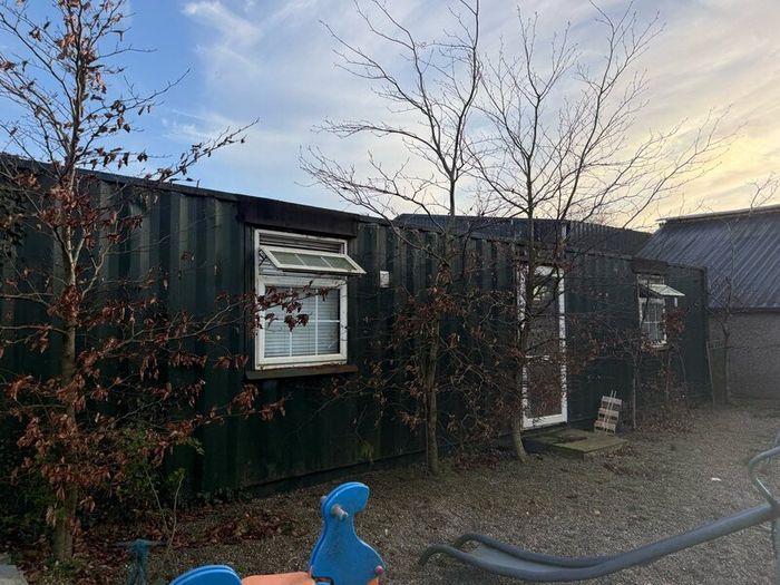 Shipping container
