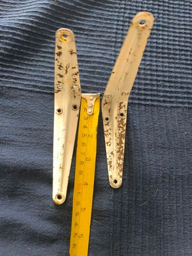 Shelf brackets