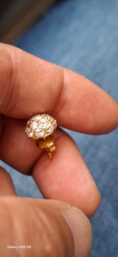 Women's 21K (marked 21K) gold earrings with zirconia stones, weighs 3grams