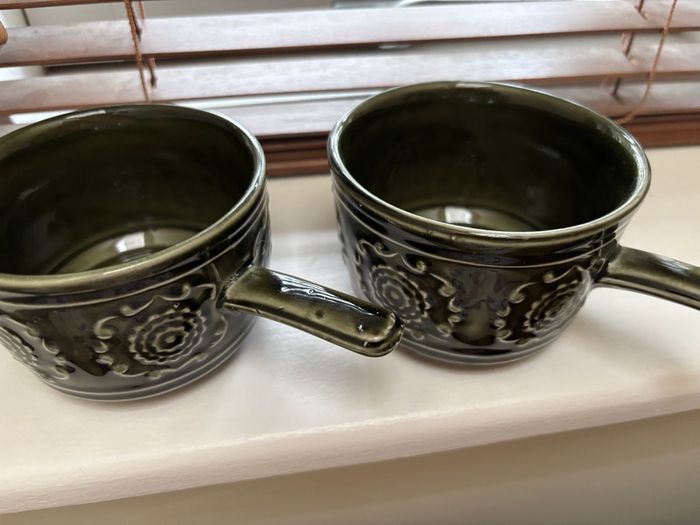 Vintage Tams England Pieces - 2 cups, saucers and side plates matching and 2 Retro soup Bowls ( 8 Pieces )