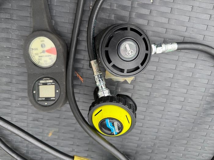 scuba diving regulator sets x2