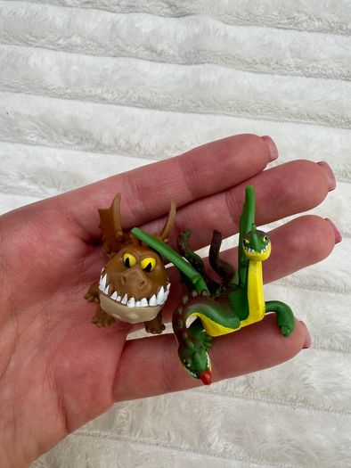 Mystery Dragon Series 1 mini Spin Master Dreamworks Dragons Barf and Belch and Meatlug  approx. 5 cm. damaged boxes Please see photos