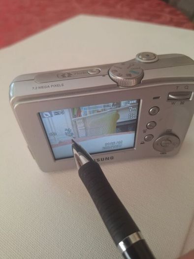 Samsung D75 Digital Camera