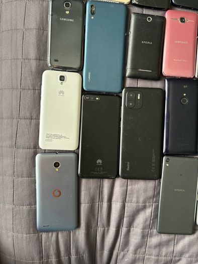 Bundle of 25 phones