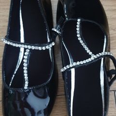 New Zara girl's flat shoes size 34