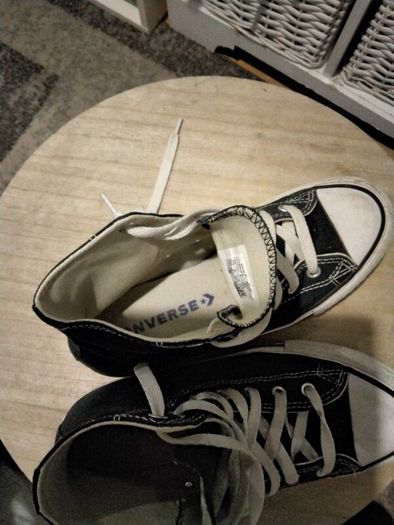 trainers converse with box