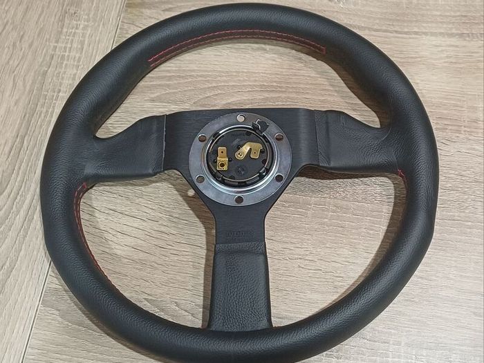 Momo Steering wheel