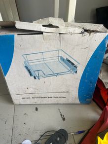 Soft close kitchen basket