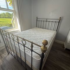 4ft6 Victorian Style Metal Bed , Mattress & Base Included