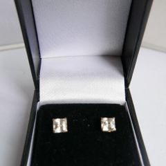 Vintage 14K Sold Yellow Gold Cushion Cut Cubic Zirconia Stud Earrings 0,88g