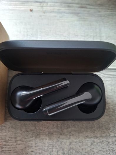 ear buds  new never used