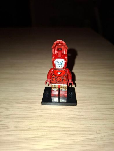 A mix of Lego Marvel Minifigures