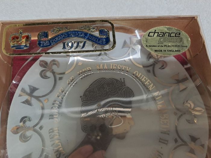Vintage Queen Elizabeth Silver jubilee pin dish