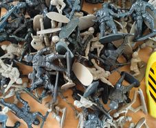 Mixed lot of World War 2 toy soldiers