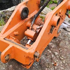 Hydraulic quick hitch