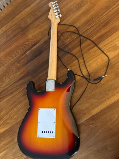 Electric guitar with amplifier