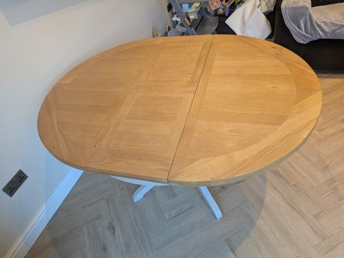 Round table (extendable)