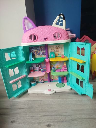 Gabby Doll House Playhouse.