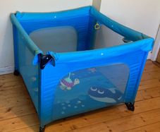 Chicco Travel Cot with Mattress & Carry Bag | Compact & Portable
