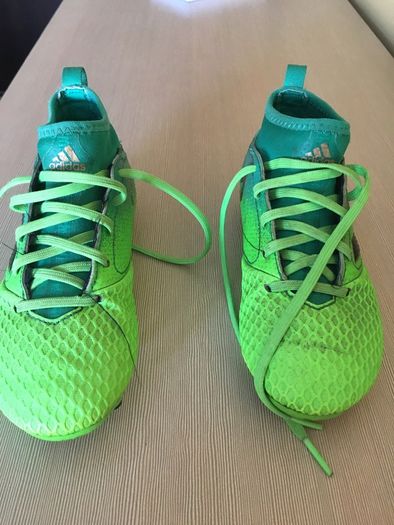 Adidas Junior Football Boots size UK 13 (EU 31,5)