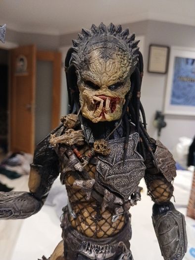 Hot toy mms66 Predator figure 1/6 scale 35cm tall
