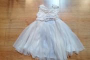 White occasion/christening Dress (2-3y)