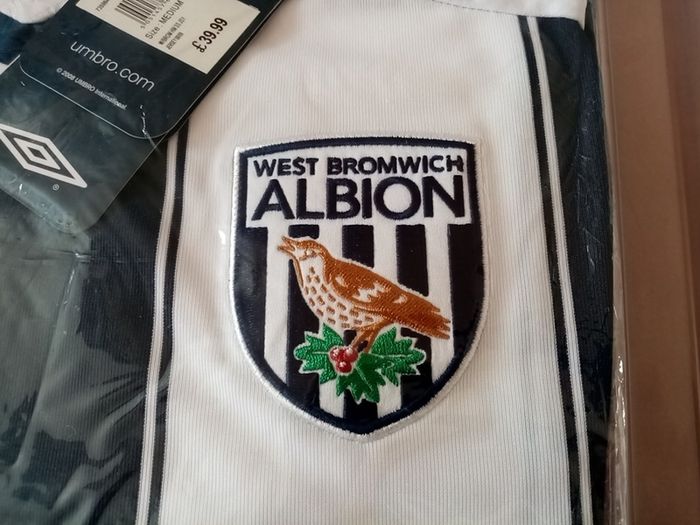 WBA West Bromwich Albion Football Shirt. NEW IN BAG WITH TAG  2008/09 premiership season. no sponsor. Size M Medium. genuine Umbro WBA home Jersey, navy/white stripes, football shirt top baggies.