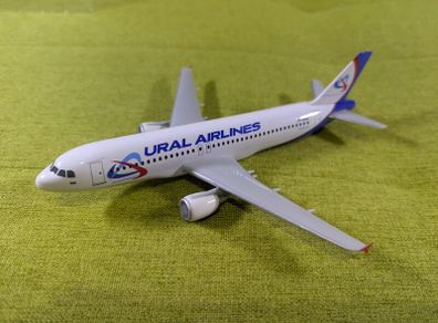 Ural Airlines 1:200 scale model airplane, Airbus A320 aircraft, NEW, made by LUPA Models