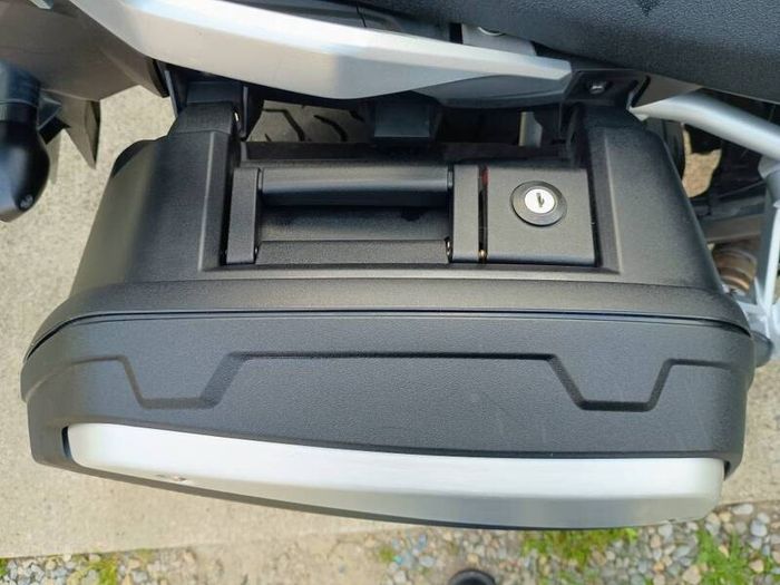 Suzuki V Strom OEM panniers