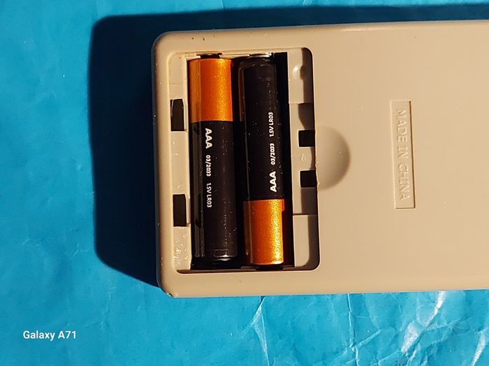 Sanyo Mini HiFi System, Radio, CD and Tape Cassette, Model DC-DA100, with 2 Sanyo Speakers, and Remote Control