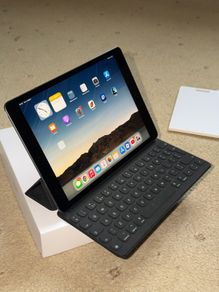 ipad 9th generation 64 gb + extras