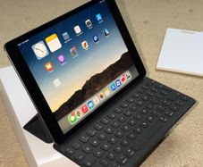 ipad 9th generation 64 gb + extras