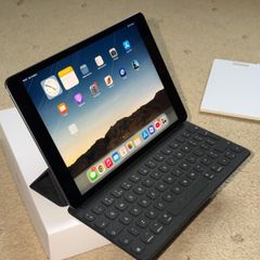 ipad 9th generation 64 gb + extras