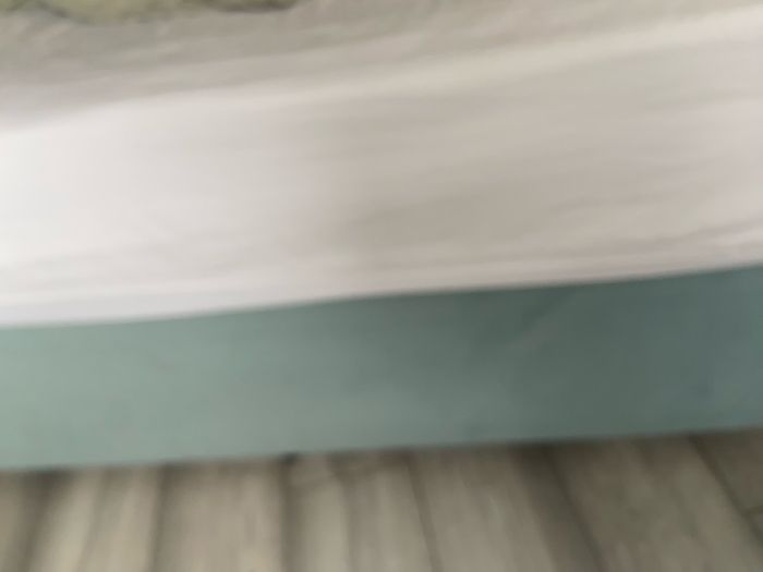 single bed,headboard,mattress