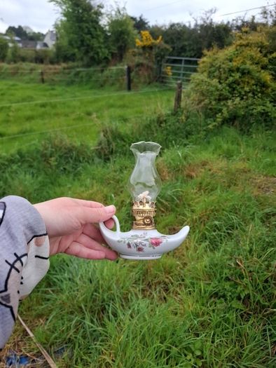 Porcelain oil lamp postage possible