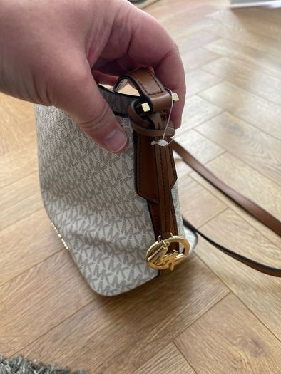 Michael Kors Kimberly Bucket Bag (Crossbody)