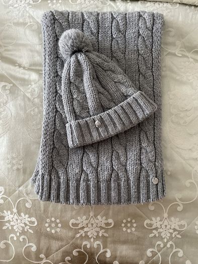 GUESS (genuine) scarf&hat set
