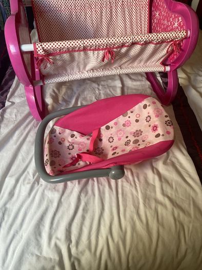 Big doll cot and carrycot