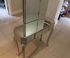 dressing table / vanity
