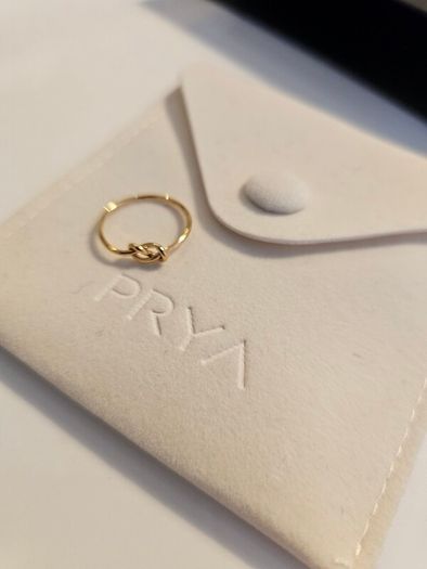 NEW 18k gold plated PRYA eternity knot ring in gift bag