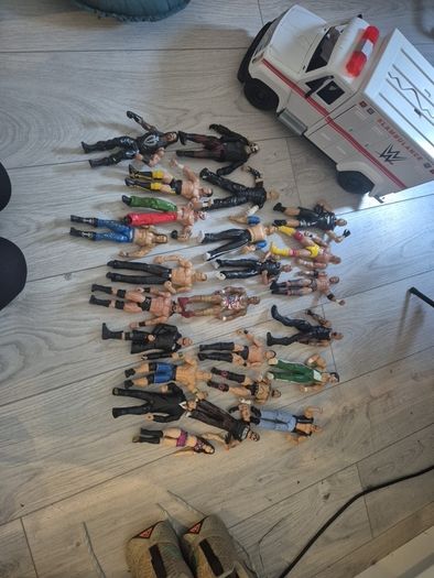 WWE Slambulance & Figures