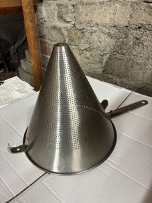 Vogue Conical Strainer St/St - 260mm 10"