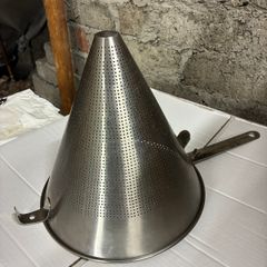 Vogue Conical Strainer St/St - 260mm 10"