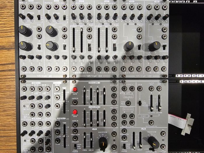 Behringer System 100 with power and travel case