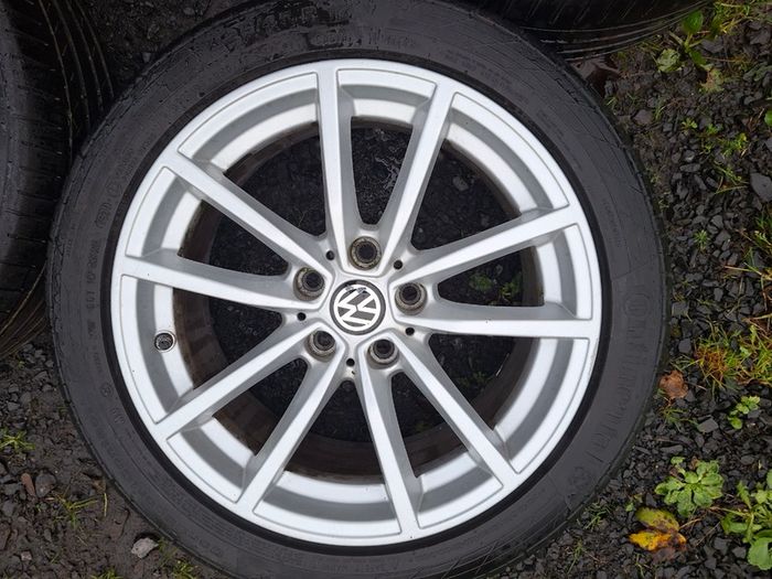 17" Vw Alloys with tyres