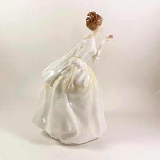 Royal Doulton Figurine Flower of Love HN 2460