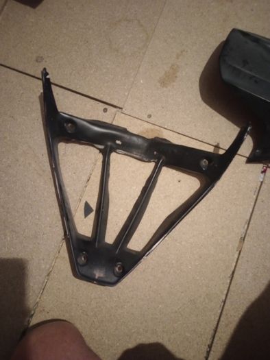 2004/06 Yamaha r1 rear hugger and fairing y piece