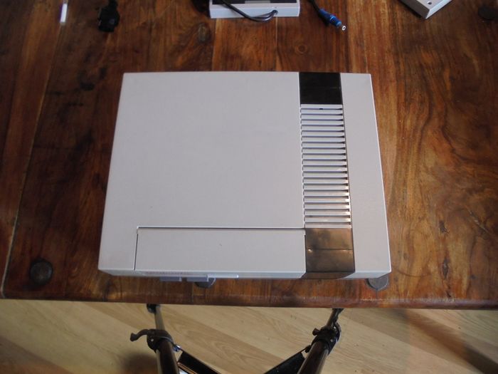 Nintendo NES + 2 Controllers + Power supply + Region Free-Pal A/B
