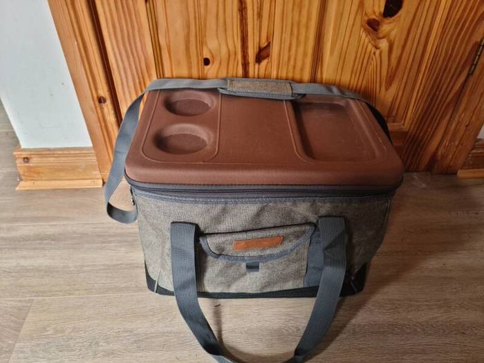 Picnic bag.