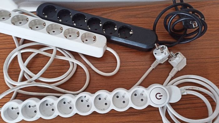6 & 8 socket extension leads two pins plugs length 1.5m/2m   total 3leads